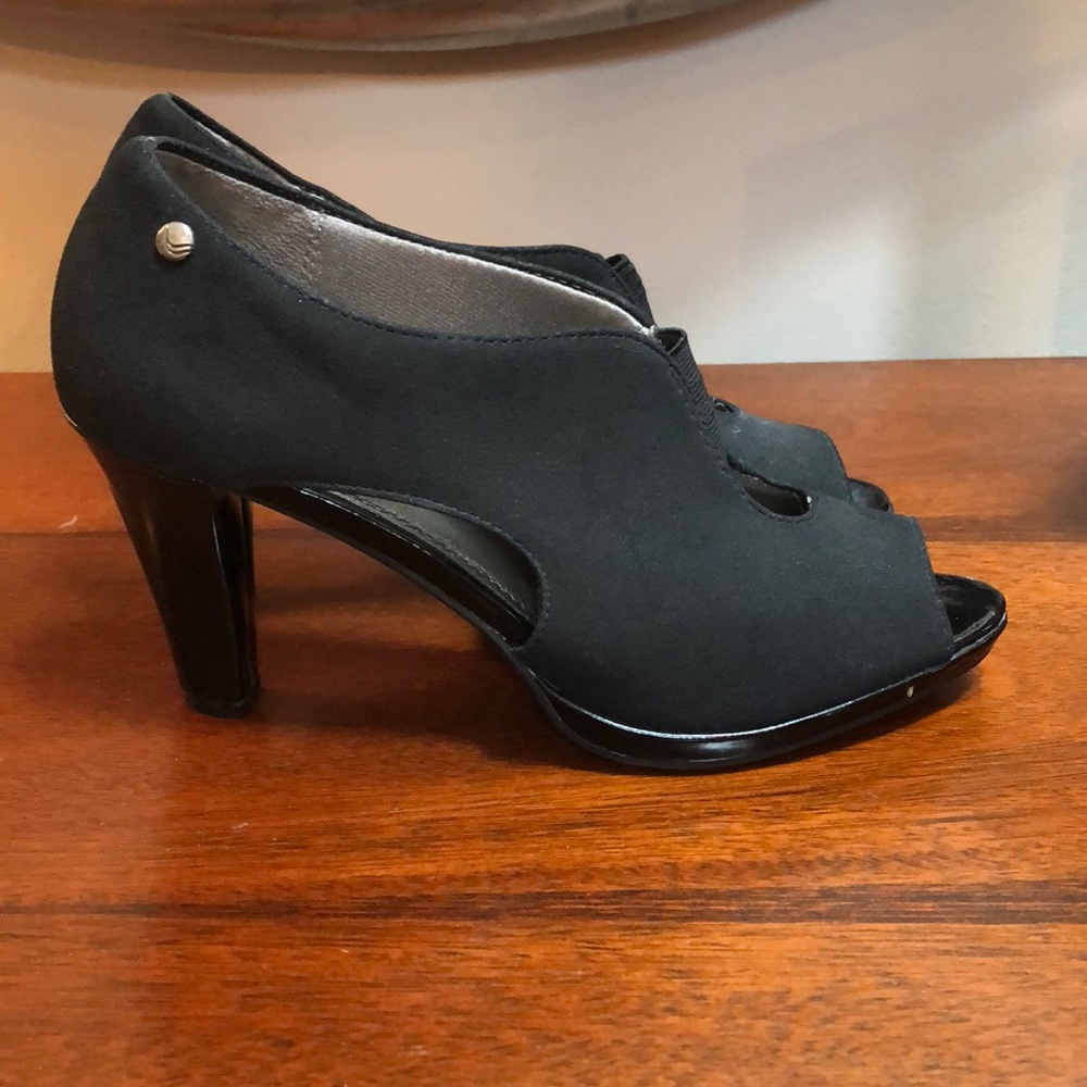 Shoes - Picture 3 of 4